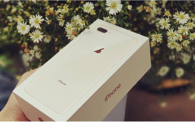 Lượng khách đặt mua iphone và đồ công nghệ dịp 20/10 này cũng tăng mạnh