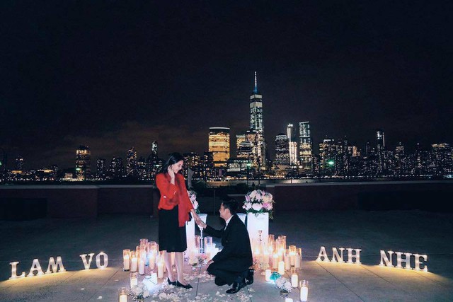 MC Mai Ngọc được chồng cầu hôn tại New York.