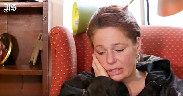 Chị Theresa khóc rất nhiều trong đoạn video của Herald Sun. (Ảnh: heraldsun)