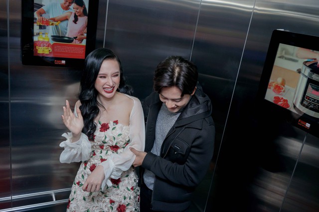 V&agrave; phải nhờ Mai T&agrave;i Phến phải d&igrave;u c&ocirc; n&agrave;ng để đỡ sợ