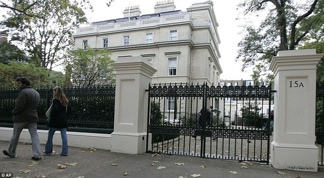 Căn nhà tọa lạc tại địa chỉ 15A Kensington Palace Gardens, một trong những con phố có an ninh tốt nhất nước Anh.