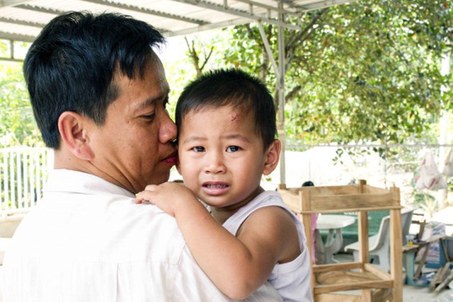 Anh Nam kh&ocirc;ng d&aacute;m đi th&ecirc;m bước nữa v&igrave; sợ cảnh mấy đời b&aacute;nh đ&uacute;c c&oacute; xương...