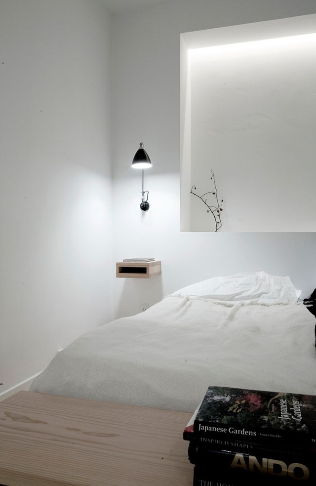 6. Kiểu kệ gắn tường này phù hợp với những không gian phòng ngủ nhỏ.