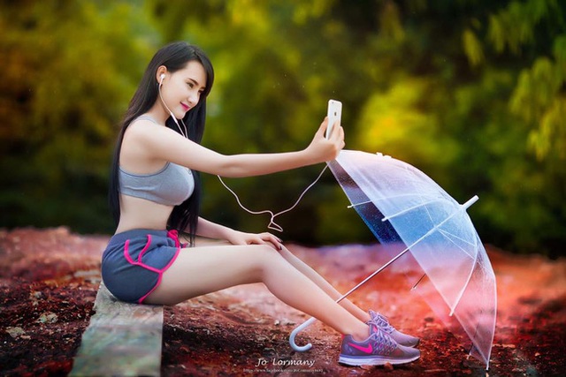 
Nhưng b&agrave;n về th&acirc;n h&igrave;nh th&igrave; c&oacute; vẻ Miu lại dễ d&agrave;ng đ&aacute;nh bại đối thủ với vẻ sexy kh&oacute; cưỡng.

