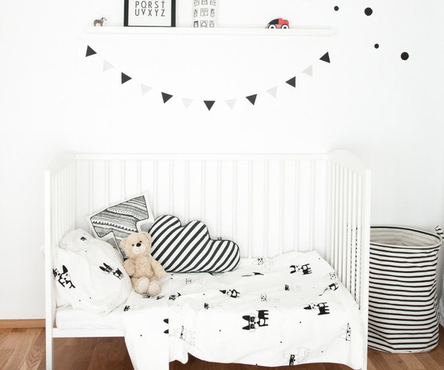 Giường cũi có thể nhanh chóng thoát khỏi việc xếp chồng các đồ trang trí không cần thiết. Đây là ví dụ về chiếc giường cũi nhỏ gọn, thể hiện sự giản dị cũng là điều tuyệt nhất cho em bé.
