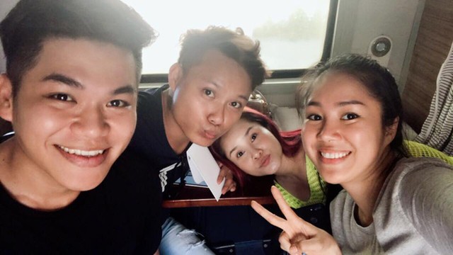 
Trước đ&oacute;, vợ chồng c&ocirc; di chuyển từ Tr&agrave; Vinh về B&igrave;nh Thuận c&ugrave;ng người th&acirc;n.
