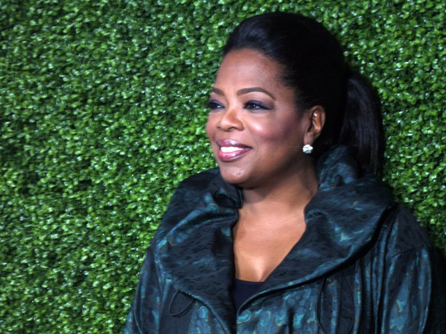5. Oprah Winfrey (tài sản: 3 tỷ USD): Bà là người Mỹ gốc Phi duy nhất trong xếp hạng tỷ phú Forbes. Vượt qua thời thơ ấu khó khăn, nữ tỷ phú 63 tuổi này đã gây dựng một đế chế truyền hình tại Mỹ. Sở hữu khối tài sản lớn nhưng lối sống của bà vẫn rất giản dị và bà thường xuyên làm từ thiện.