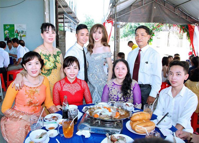 H&ocirc;n lễ c&oacute; ch&uacute; rể nữ, c&ocirc; d&acirc;u l&agrave; nam: Sau 1 th&aacute;ng 2 ng&agrave;y y&ecirc;u nhau cặp đ&ocirc;i đ&atilde; đ&ograve;i cưới! - Ảnh 6.