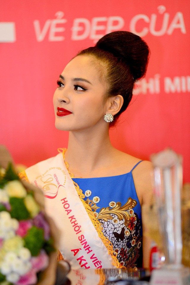 Vẻ đẹp sắc sảo của Á khôi 1 Hoa khôi Sinh viên Việt Nam 2017