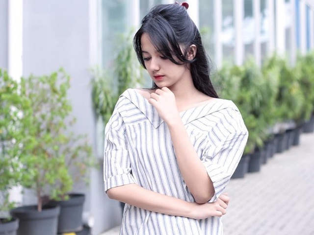 
Thiếu nữ còn được biết đến như một fashionista của giới trẻ nhờ phong cách ăn mặc thời trang hiện đại và nữ tính.
