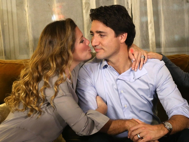 
&Ocirc;ng Justin Trudeau từng chia sẻ rằng &ocirc;ng biết b&agrave; ch&iacute;nh l&agrave; người duy nhất của cuộc đời m&igrave;nh ngay từ lần đầu gặp mặt.
