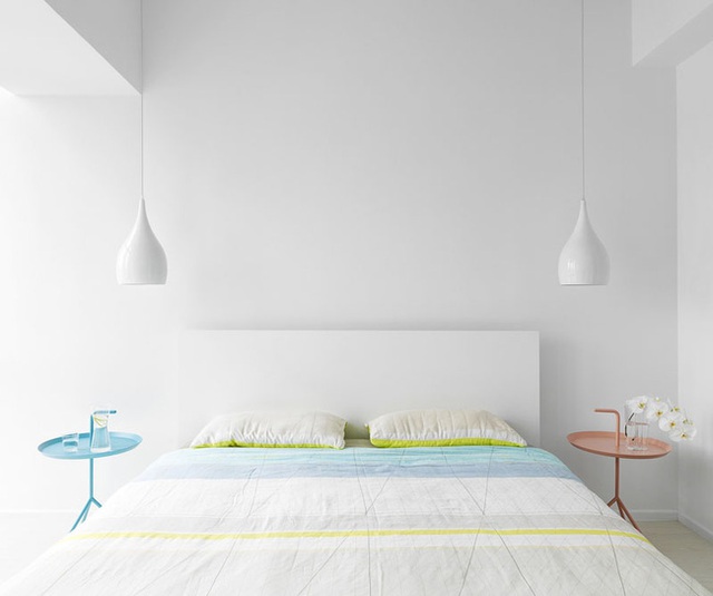 7. Một, hai chiếc bàn đầu giường màu sắc như thế này lại có thể mang lại hiệu ứng rất tốt, khiến căn phòng tràn ngập sức sống.