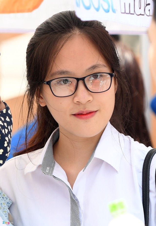 
Nữ thí sinh dự thi tại Hà Nội sở hữu gương mặt tròn xinh xắn. Ảnh: Tiến Tuấn.

