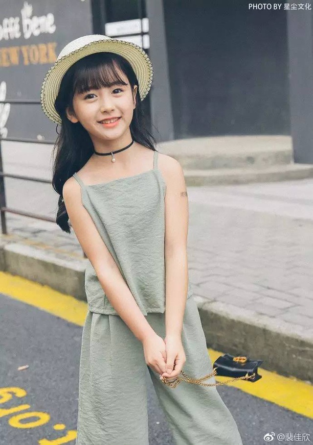 Gia Hân rất chuyên nghiệp trong các shot hình quảng cáo.