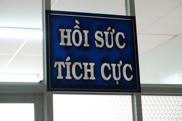 Bệnh nhi vẫn đang nằm trong phòng Hồi sức tích cực, khoa Ngoại Thần kinh.