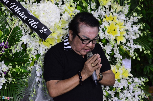 Diễn viên hài Phú Quý cũng có mặt chia buồn cùng gia đình Phước Sang.