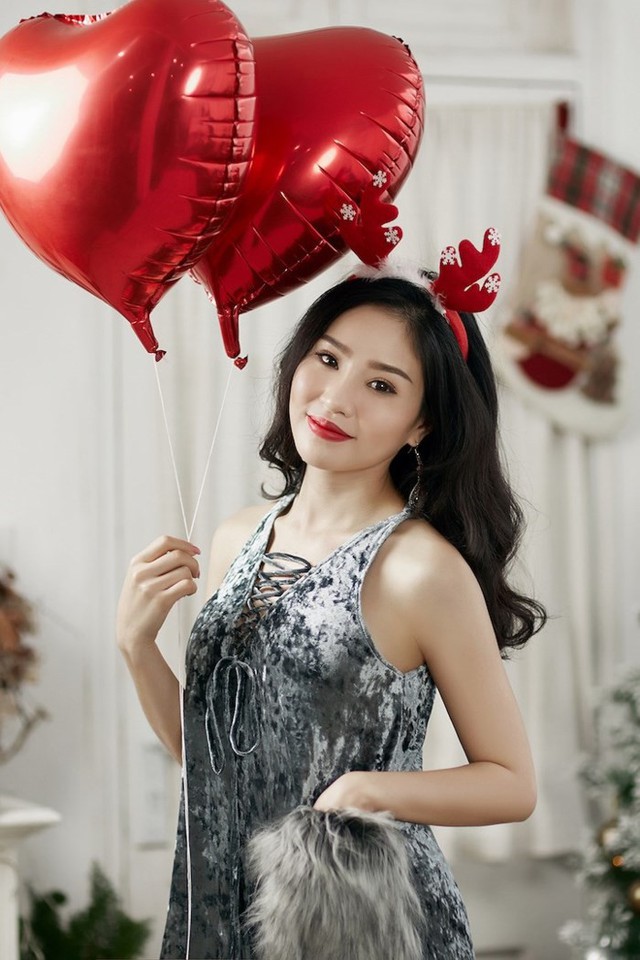 Mỹ Anh rất h&aacute;o hức chờ đến ng&agrave;y Noel để được tận hưởng kh&ocirc;ng kh&iacute; Gi&aacute;ng sinh tại Thủ đ&ocirc;.