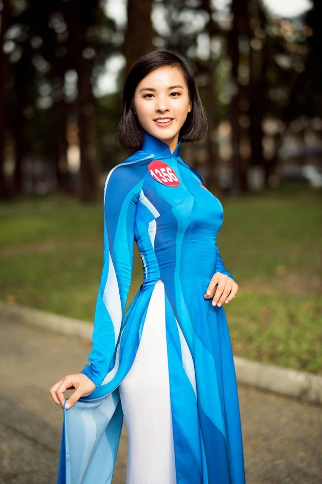 Quỳnh Nga trong trang phục áo dài truyền thống