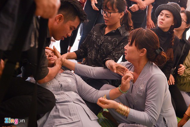 Một người bạn của Thiên Lộc tâm sự trước đây gia đình anh khá giả nhưng vài năm gần đây gặp khó khăn vì vỡ nợ. Mẹ anh phải ra Phan Thiết làm ăn, bố đi biển.