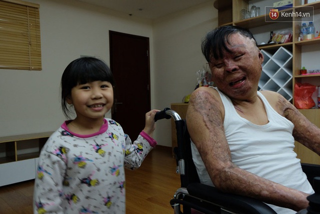 Đây là năm đầu tiên anh Dương được đón Tết cùng các con tại nhà sau nhiều năm ăn Tết ở viện.