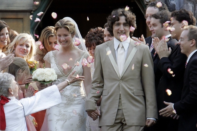 
Hai người kết hôn vào năm 2005. Đám cưới được nhiều người ví như kết quả của một tình yêu nhiệm màu.
