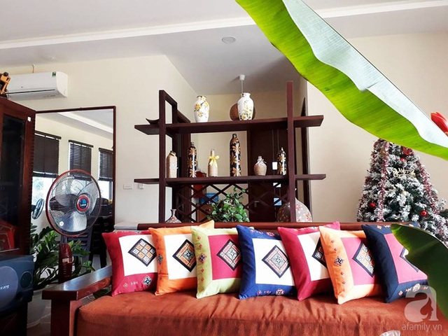 
Vẻ đẹp ấm c&uacute;ng, gần gũi của kh&ocirc;ng gian tiếp kh&aacute;ch.
