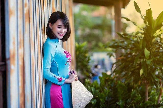 
C&oacute; vẻ c&ocirc; n&agrave;ng đ&atilde; từng đến Việt Nam du lịch chăng?
