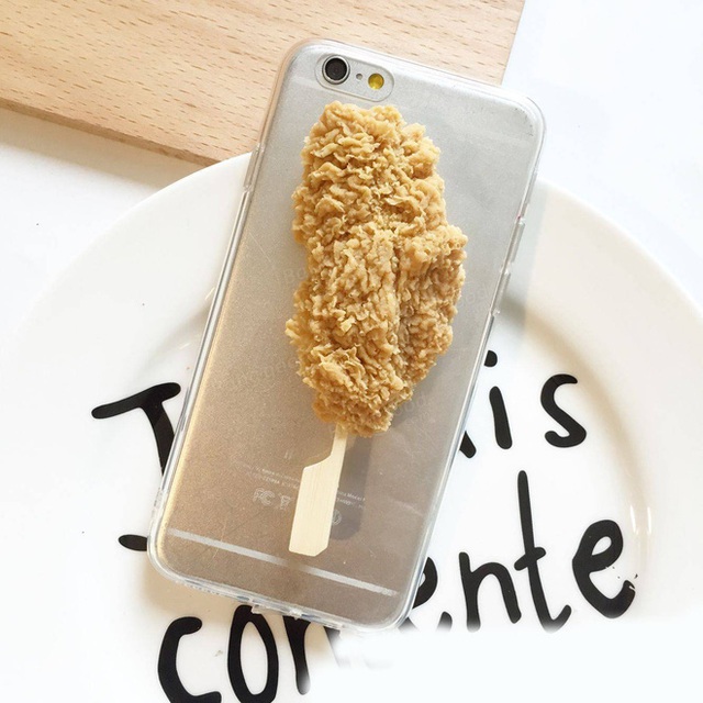 Không phải ai đó cố tình đặt miếng gà rán lên điện thoại đâu nên đừng ăn nhé.