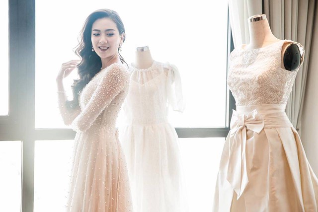 Mai Ngọc ho&aacute; c&ocirc;ng ch&uacute;a trong đ&aacute;m cưới của ch&iacute;nh m&igrave;nh.