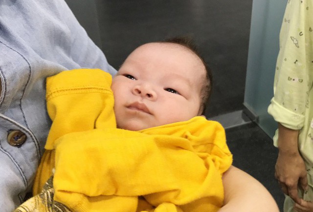 Sau gần 1 th&aacute;ng xa c&aacute;ch, mẹ con chị Yến đ&atilde; đo&agrave;n tụ.