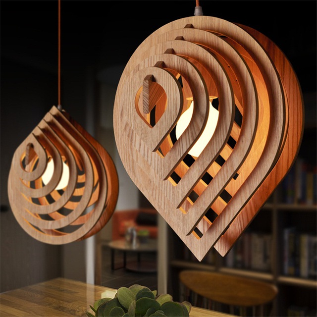 Được làm từ chất liệu gỗ cứng cáp nhưng những mẫu đèn gỗ vẫn mang đầy nét mềm mại, uyển chuyển như thế này.