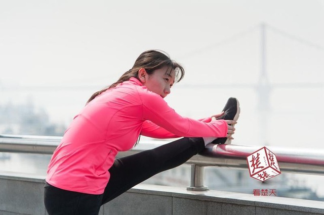 
C&ocirc; g&aacute;i trẻ đẹp bận rộn tới nỗi chẳng c&oacute; thời gian n&oacute;i chuyện y&ecirc;u đương.
