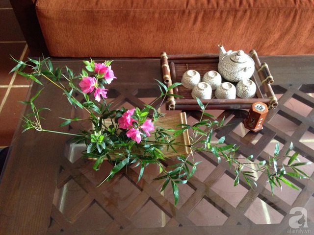 
B&agrave;n tr&agrave; được thiết kế theo phong c&aacute;ch truyền thống.
