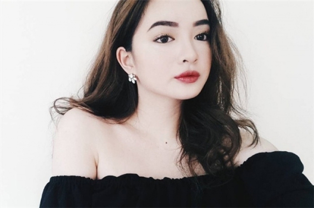 
Trên thảm đỏ cô nàng khiến mọi ánh mắt phải ngoái nhìn, quả thật không thể tin Kaity Nguyễn mới bước qua tuổi 18 không lâu.

