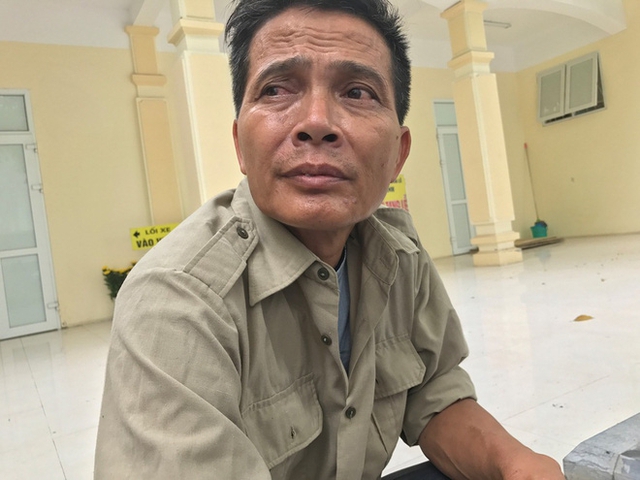 &Ocirc;ng Tuy&ecirc;n rưng rưng nước mắt khi kể về ch&aacute;u.
