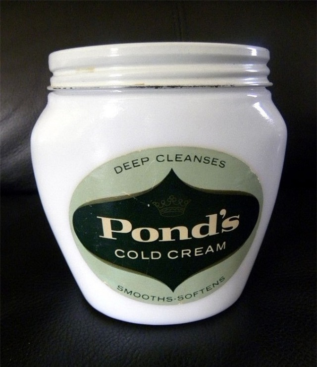 Những lọ Pond’s Cold Cream với nhãn mác phiên bản thời nguyên sơ
