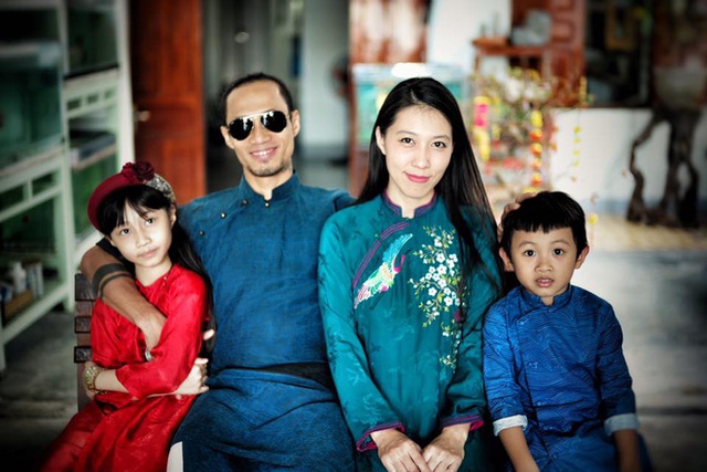 Gia đình hạnh phúc của Phạm Anh Khoa và Thùy Trang.