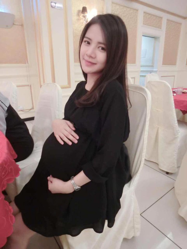 
Siau Hui thuở đang có bầu vẫn rất xinh đẹp, rạng rỡ.
