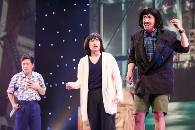 Sự xuất hiện của Trường Giang, Trấn Thành nhận nhiều sự cổ vũ nồng nhiệt của khán giả có mặt theo dõi trực tiếp tại sân khấu Lan Anh.