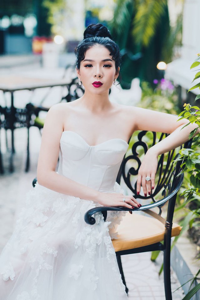 Cũng kh&aacute; l&acirc;u giọng ca Nếu em được lựa chọn mới nhận lời chụp h&igrave;nh. C&ocirc; bị người bạn nhiếp ảnh gia ch&ecirc; l&agrave; người lười chụp h&igrave;nh nhất showbiz. Lệ Quy&ecirc;n n&oacute;i c&ocirc; vốn ngại chụp, kh&ocirc;ng phải lo sợ xấu, m&agrave; v&igrave; kh&ocirc;ng thoải m&aacute;i trước người bấm m&aacute;y kh&ocirc;ng hiểu m&igrave;nh.