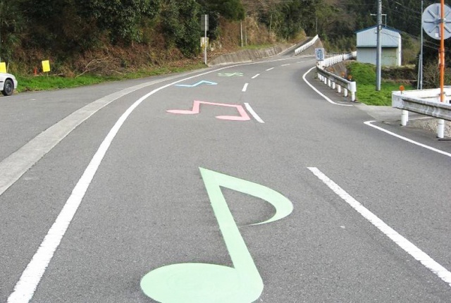 Ký hiệu báo cho tài xế biết sắp đi vào con đường âm nhạc.