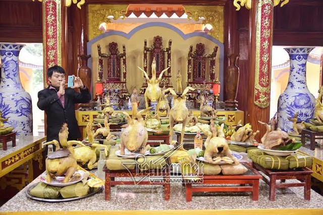 Nh&agrave; thờ d&ograve;ng họ L&ecirc; Quang ở Thạch Ch&acirc;u nổi tiếng với c&aacute;c m&acirc;m cỗ b&agrave;y biện c&aacute;c thế g&agrave; c&uacute;ng rất độc đ&aacute;o