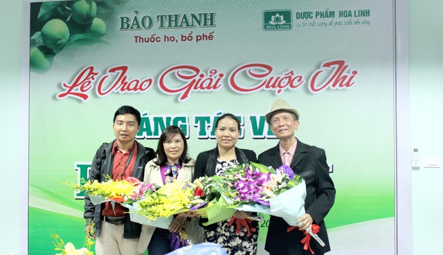 (Các khách hàng về dự lễ trao giải)