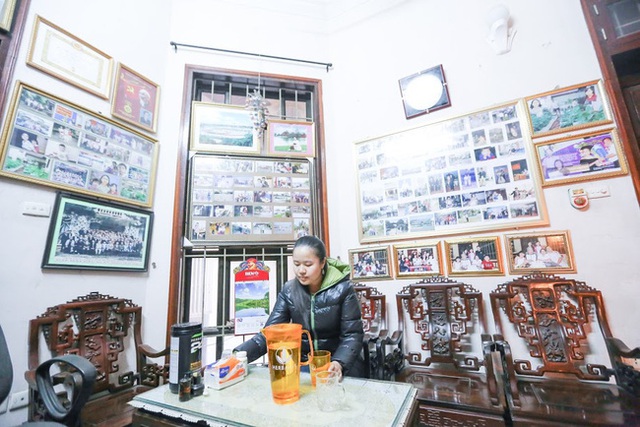 Và những đồ vật hay sử dụng, chỗ ngồi yêu thích... em đều nhớ hết.