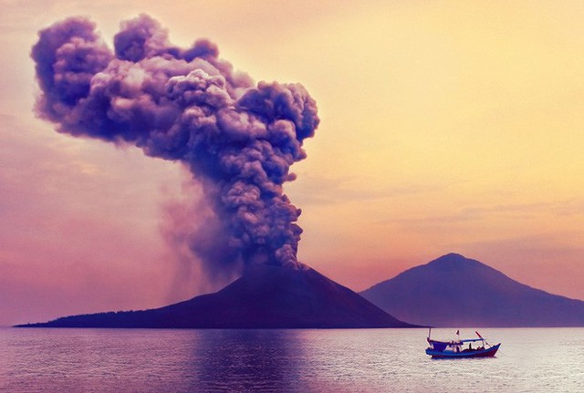 Không chỉ nhiệt lượng và âm thanh phát ra từ một vụ phun trào núi lửa cũng rất lớn.