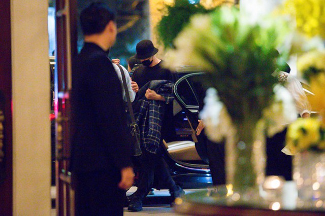 Hình ảnh của So Ji Sub tại khách sạn ngay trung tâm TP HCM sau khi rời sân bay. Theo dự kiến, nam diễn viên sẽ ở Việt Nam hai ngày.