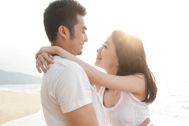 
Nghe chồng gọi l&agrave; &ldquo;vợ y&ecirc;u&rdquo; hay &ldquo;em y&ecirc;u&rdquo; l&agrave;m phụ nữ cảm thấy hạnh ph&uacute;c v&agrave; y&ecirc;u đời hơn rất nhiều. Ảnh minh họa.
