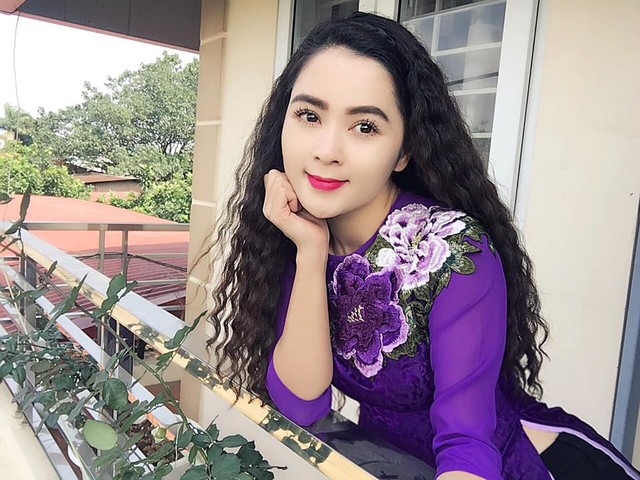 Xuất hiện trên một số diễn đàn và các trang mạng xã hội, hình ảnh xinh đẹp, dễ thương như búp bê của Trần Thanh Thảo - phóng viên, biên tập viên, MC Đài truyền hình Hà Nội đã nhanh chóng thu hút được sự chú ý của cộng đồng mạng.