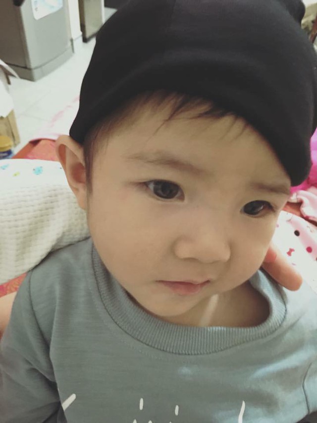 Cô bé được mẹ nuôi Thanh Tâm chăm sóc, yêu thương vô cùng chu đáo