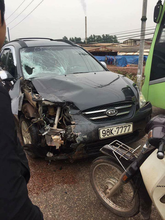 
Xe ô tô bị hư hỏng, lái xe máy tử vong sau tai nạn ở Bắc Giang.
